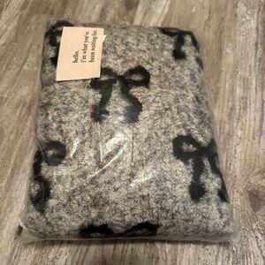 Aurelie Erickson Nora Madison collab Gray and Black Bow Patterned Blanket